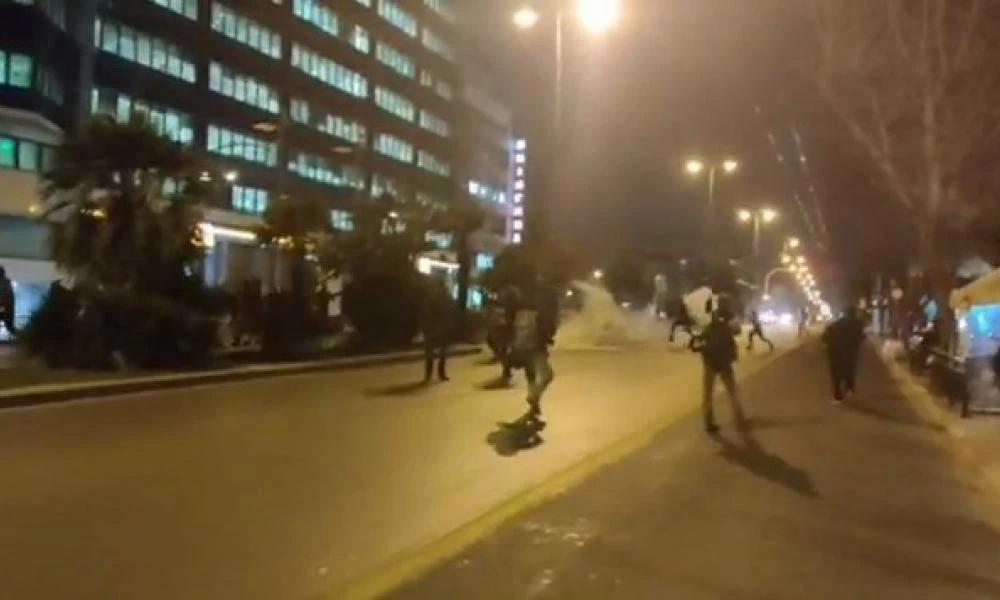 Επεισόδια στην ΑΣΟΕΕ - Έκλεισε η Πατησίων (βίντεο)